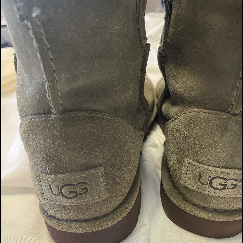 UGG unlined Booths.